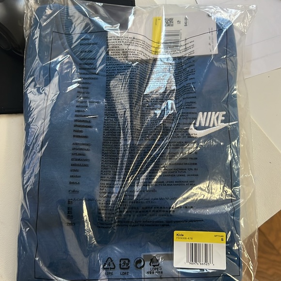 Nike Sportswear Club Fleece
Big Kids' Sweatshirt small - Picture 4 of 5